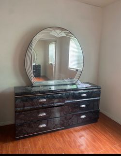 Dresser set