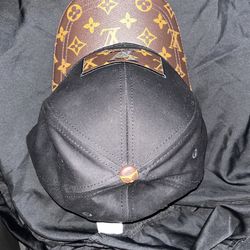 Louis Vuitton Winter Hat for Sale in Chicago, IL - OfferUp