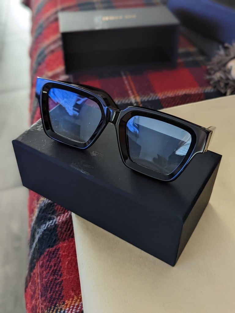 Louis Vuitton Black Shades for Sale in Houston, TX - OfferUp