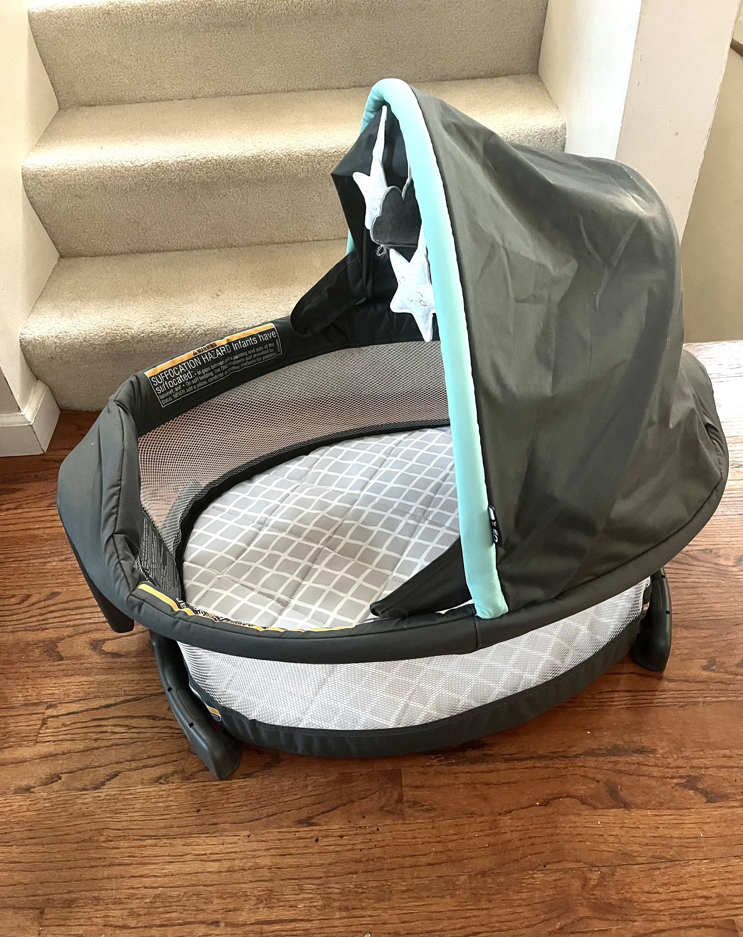 Portable Baby Bassinet. Folds For Transporting And Storage 