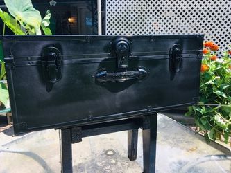 Trunk table