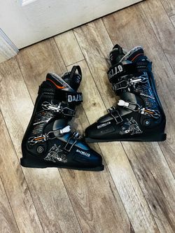 DALBELLO SKI BOOTS SIZE 28.5