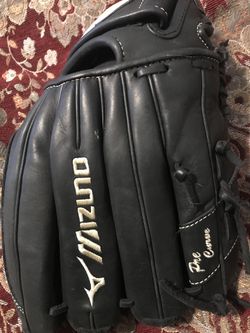 Mizuno Global Elite softball glove brand new
