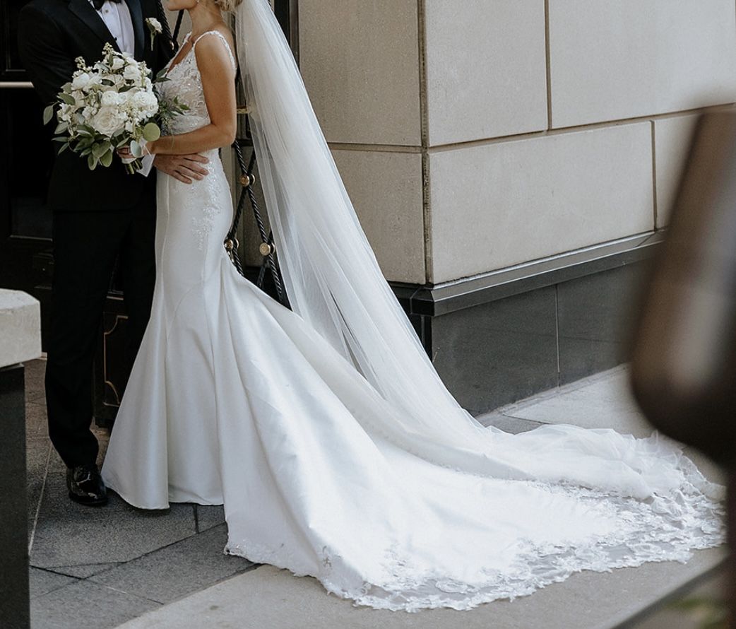 Mermaid Style Wedding Dress With Train Size 0