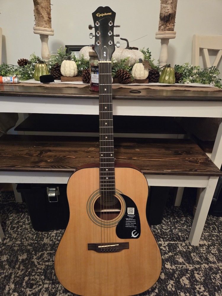 Epiphone DR100 w/hardshell case