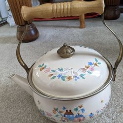 Vintage NEWCORE "Heirloom" Tea Kettle
