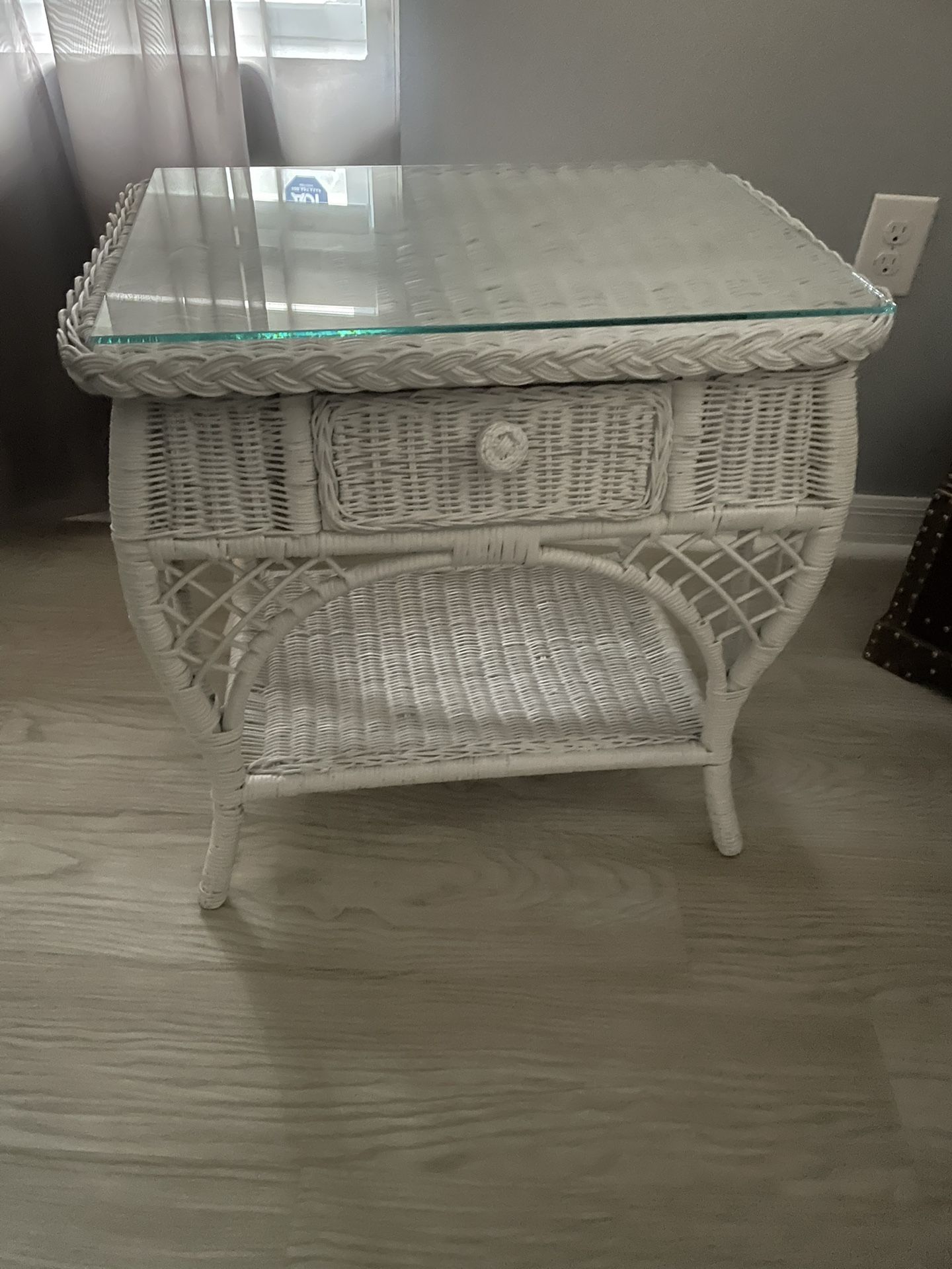 White Wicker End table Nightstand
