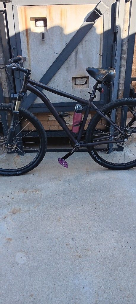 Bike Super Light Mountain Bike In Excellent Condition Very Expensive. Pickup In Redlands