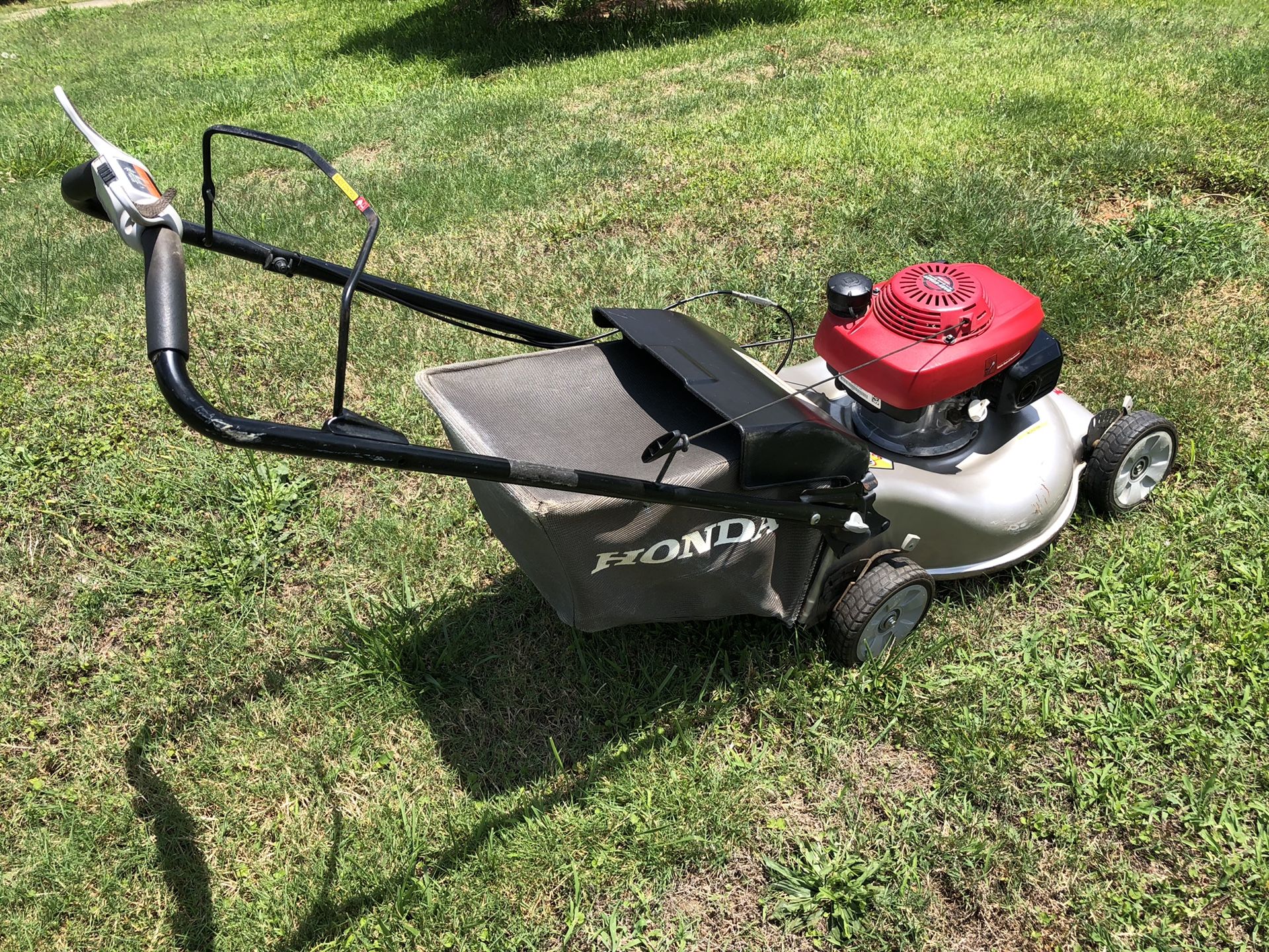 Lawn mower Honda Powerfull HRR2168VKA for Sale in GILLEM ENCLAVE, GA
