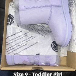 Girls Ugg - Bailey Bow - Size 9