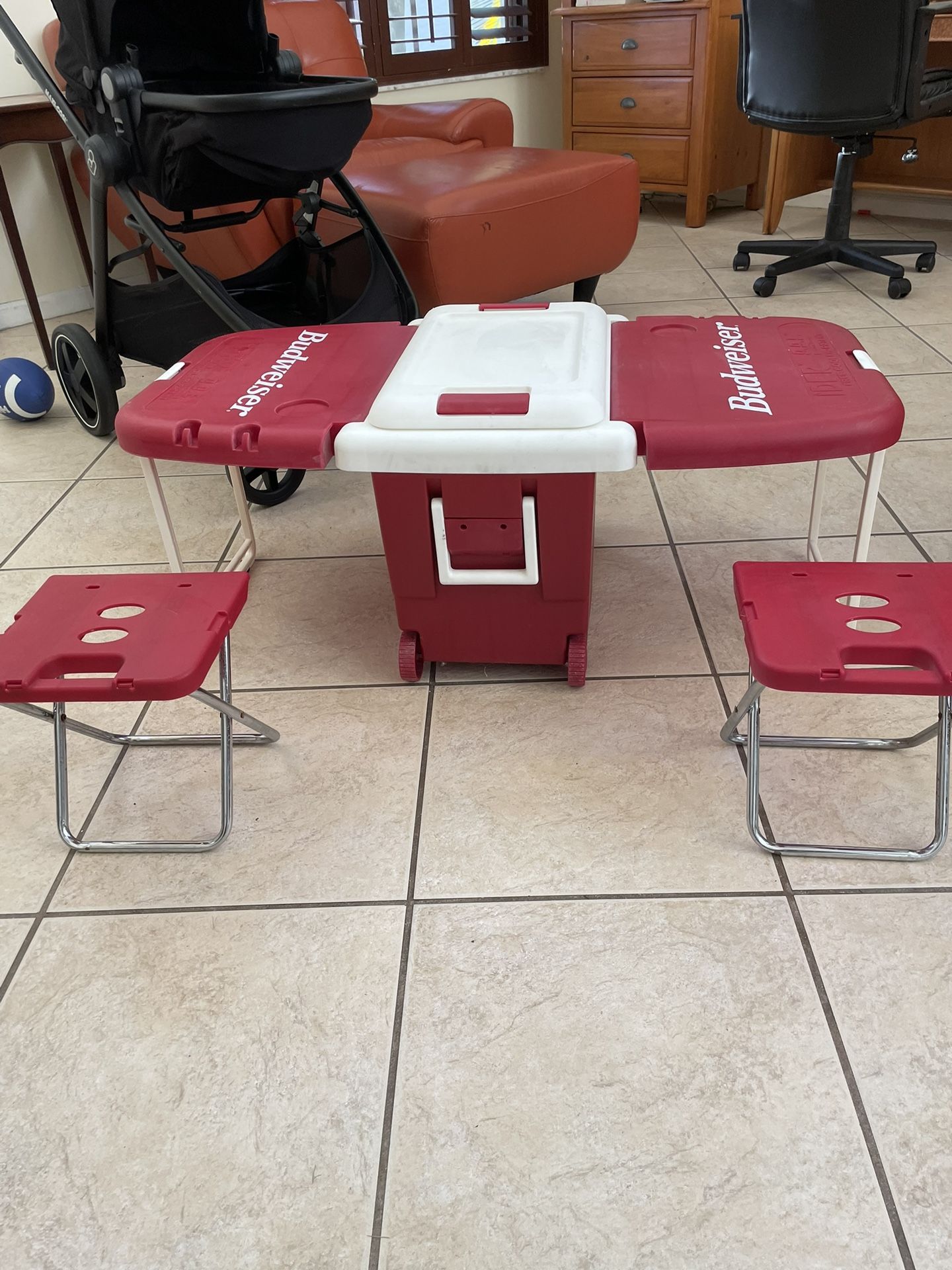 Vintage Budweiser Rolling Cooler with Table & 2 Chairs Sports & Outdoors