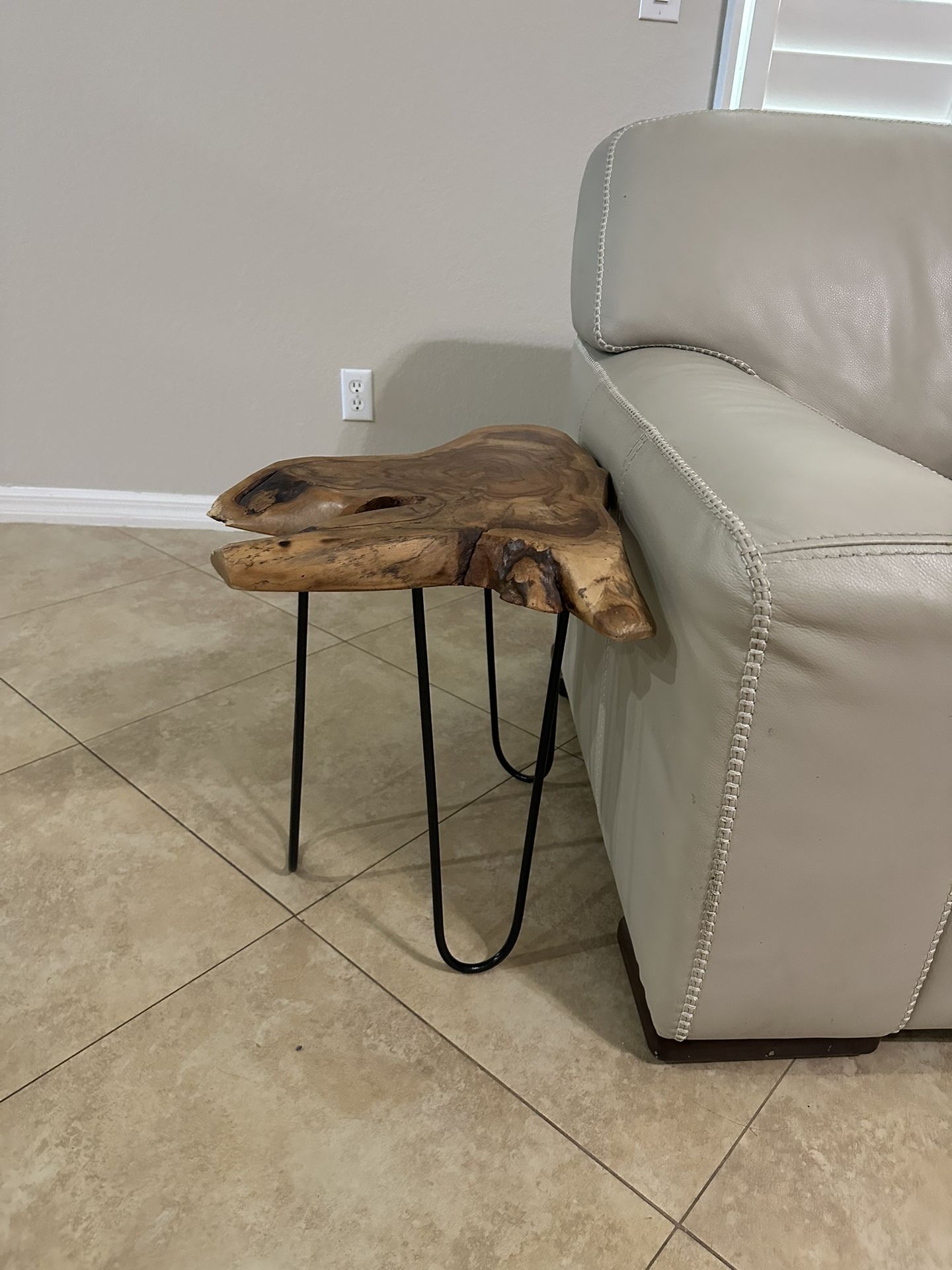 End Table ESTATE SALE**** see all of my listings!