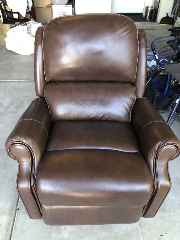 RC Willey leather power recliner with heat for Sale in Reno, NV OfferUp