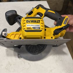 Dewalt FLEXVOLT 60V MAX Cordless Brushless 7-1/4 in. Circular Saw with Brake (Tool Only