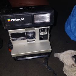 Vintage Polaroid Sun 660 Autofocus Instant Camera