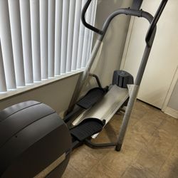Precor EFX 5.17i Elliptical Cross-Trainer