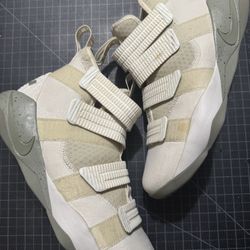 Lebron Soldier 11 White Grey