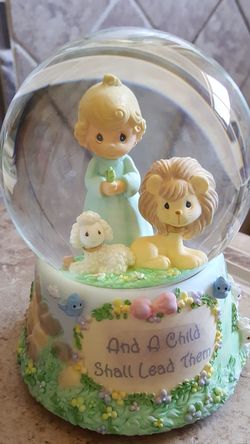 NEW! PRECIOUS MOMENTS SNOW GLOBE $30