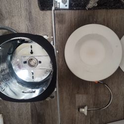 6" Recessed IC-rated Light Housing And White Disk Lights Complete Assembly 