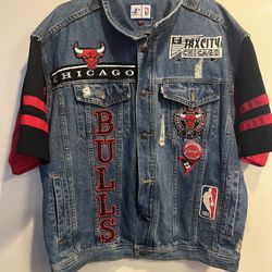 Custom Chicago Bulls Jean jacket size Xl  