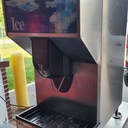Servend Ice Dispenser