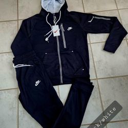Nike Joggingsuits 