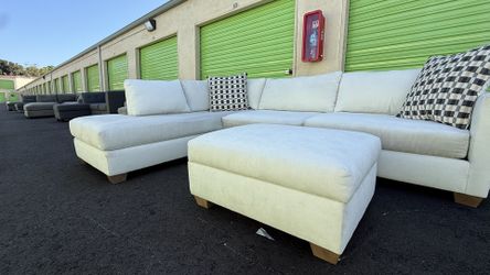 BEAUTIFUL SECTIONAL COUCH