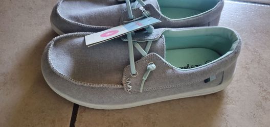 New Cat & Jack Boys Shoes. Size 4