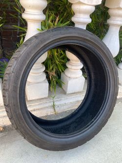 BF Goodrich 225/40 Zr18 tire