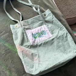 Nike Embroidered Tote Bag for Sale in Pico Rivera, CA - OfferUp