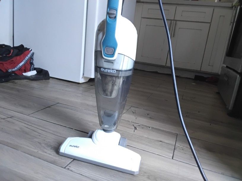 Eureka Lite Vacuum Cleaner * Extremely Light**