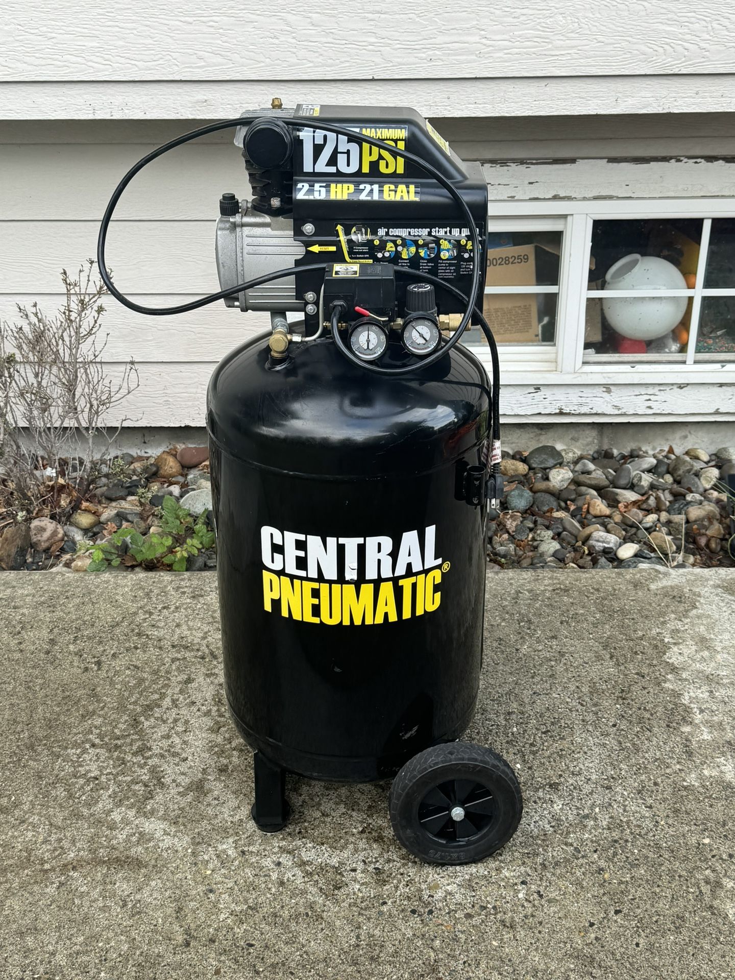 Central Pneumatic 125 PSI Air Compressor