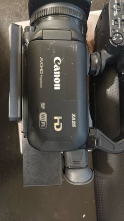 Canon XA25