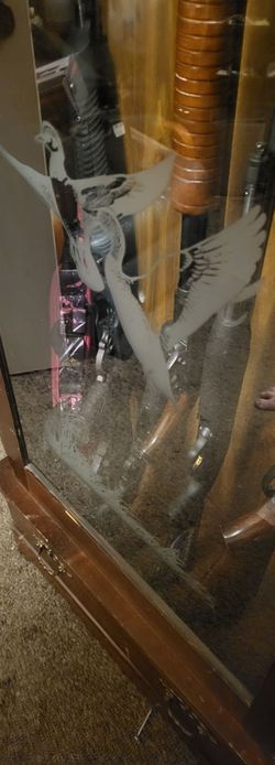 Very nice cabin motif, gun cabinet.