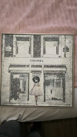 Queen of the store Chanel wall decor OLIVER GAL