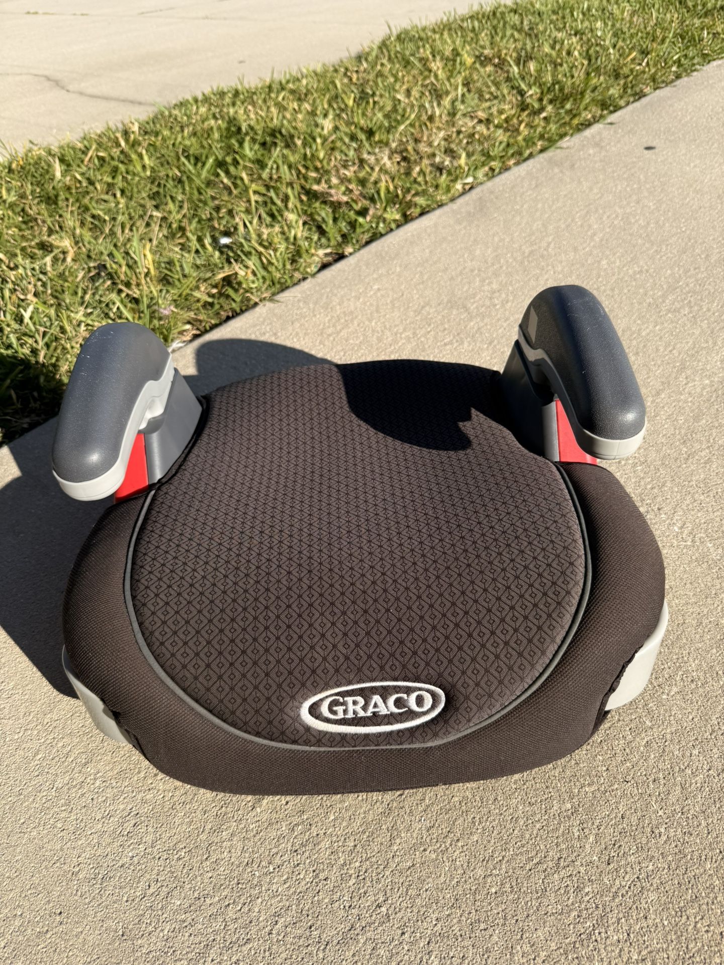 Selling GRACO car seat.