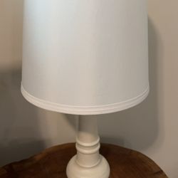 2 White Lamps 