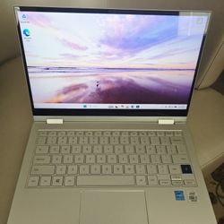 I7-10th Gen/12GB/512 SSD/2in -1/convertible/Touchscreen/W11 Home/Great Condition 