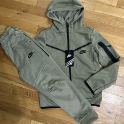 Kids Nike Tech