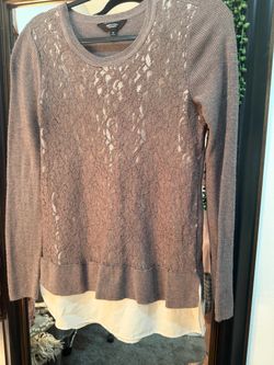 Woman's shirt Vera Wang Pickup near Rosedale hwy and Allen rd