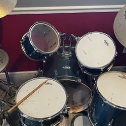Pearl Drum Set 