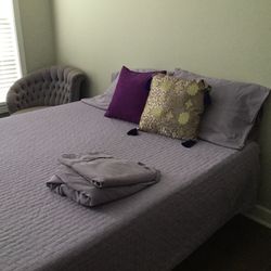 Jennifer Adams - Lavender - Coverlet/ Blanket / Bedspread & Matching Sheet Set - Queen Size