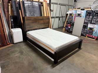 Queen bed $260
