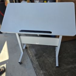 Adjustable / Table 