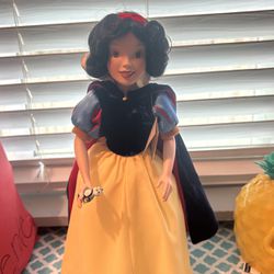 Ashton-Drake Snow White & Seven Dwarfs Porcelain Dolls