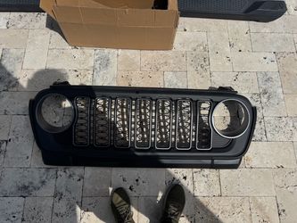 Wrangler / gladiator front grill off a 2023-2025 model