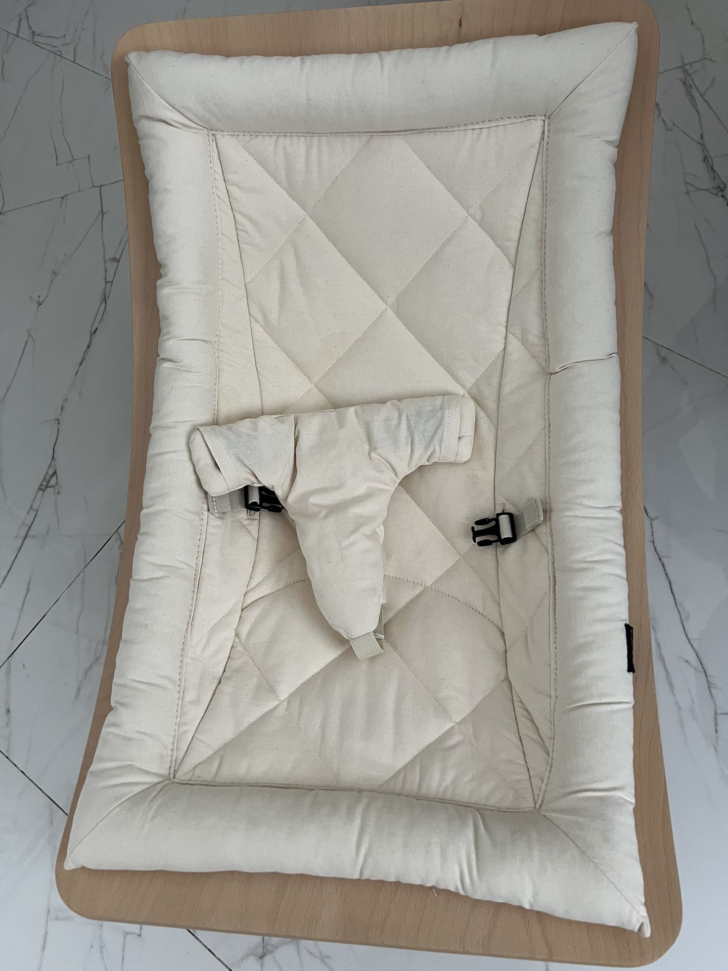 Charlie crane LEVO Baby Rocker in natural wood