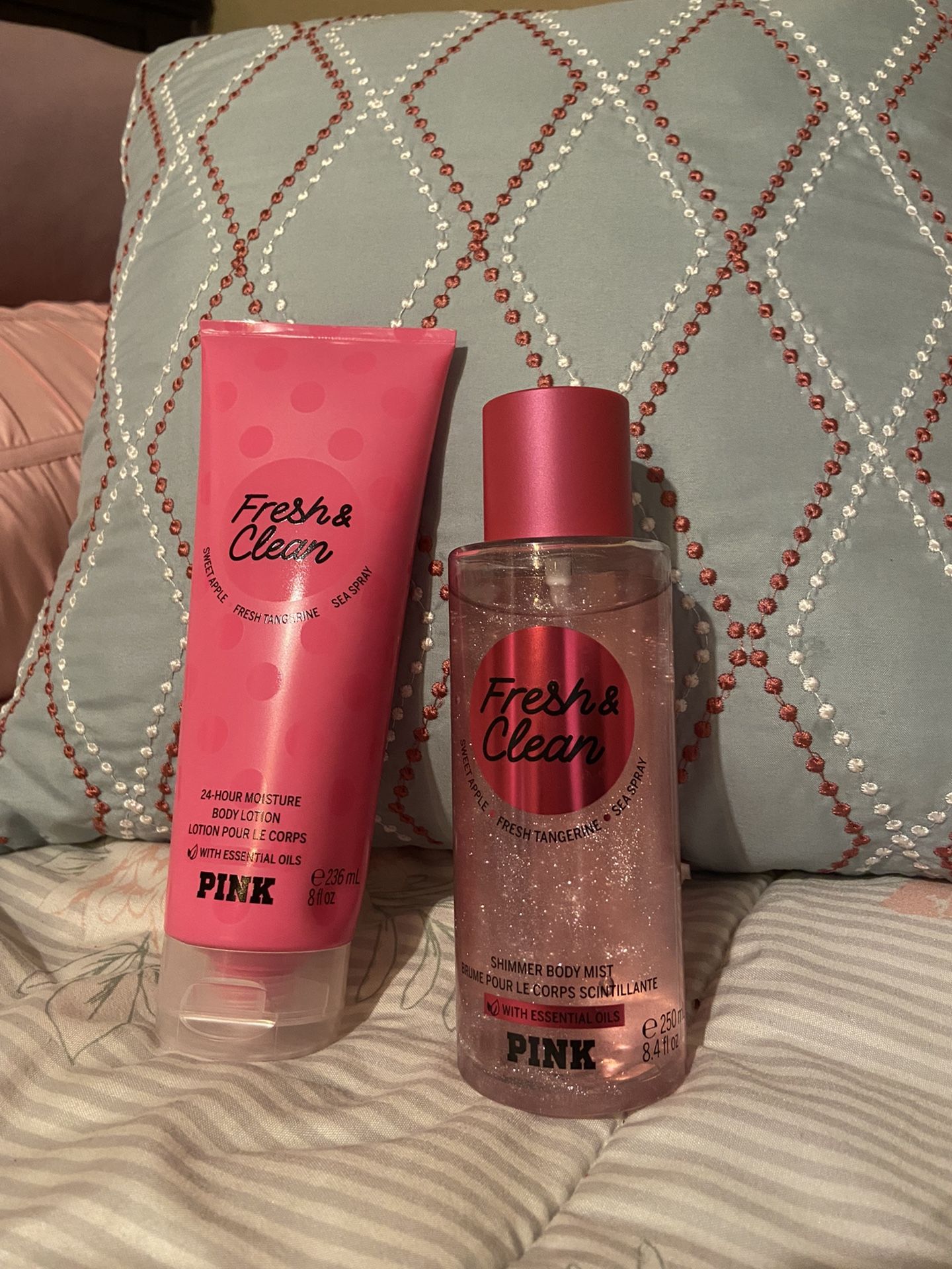 PINK Shimmery fresh And Clean Mist And Lotion Set