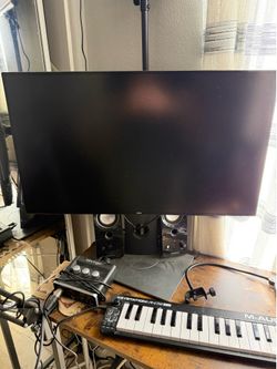 Dell UltraSharp U2717D Desktop Monitor.  27in