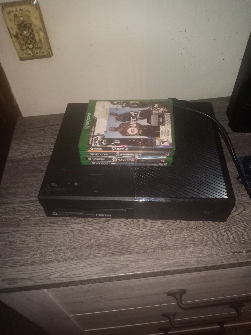 Xbox One Game Player With One Controller